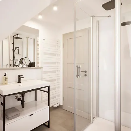 Apartment 6